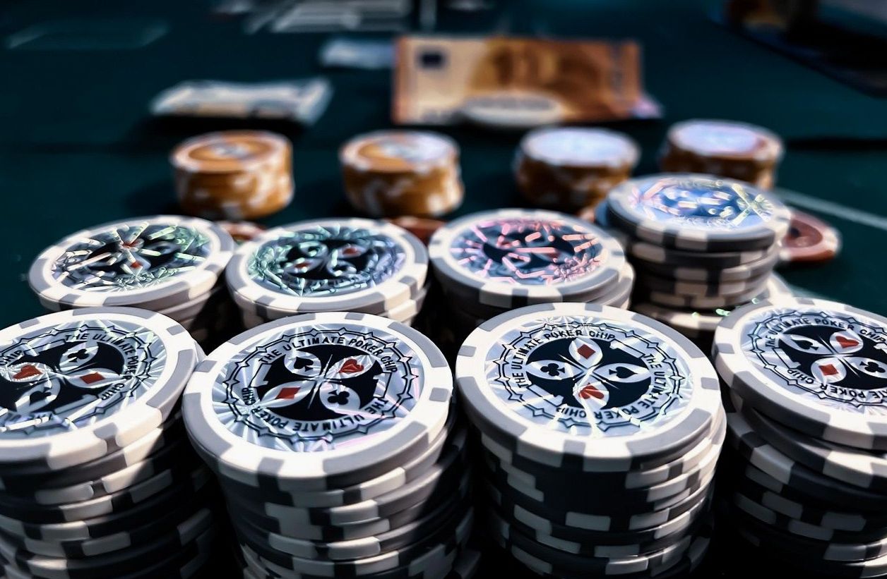 Craps Tisch mit Würfeln und Einsätzen